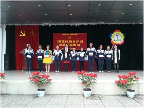 Sáng ngày 22/ 01/2018, Trường THCS Thượng Thanh long trọng tổ chức Lễ Sơ kết HKI năm học 2017-2018 và Phát động thi đua năm 2018